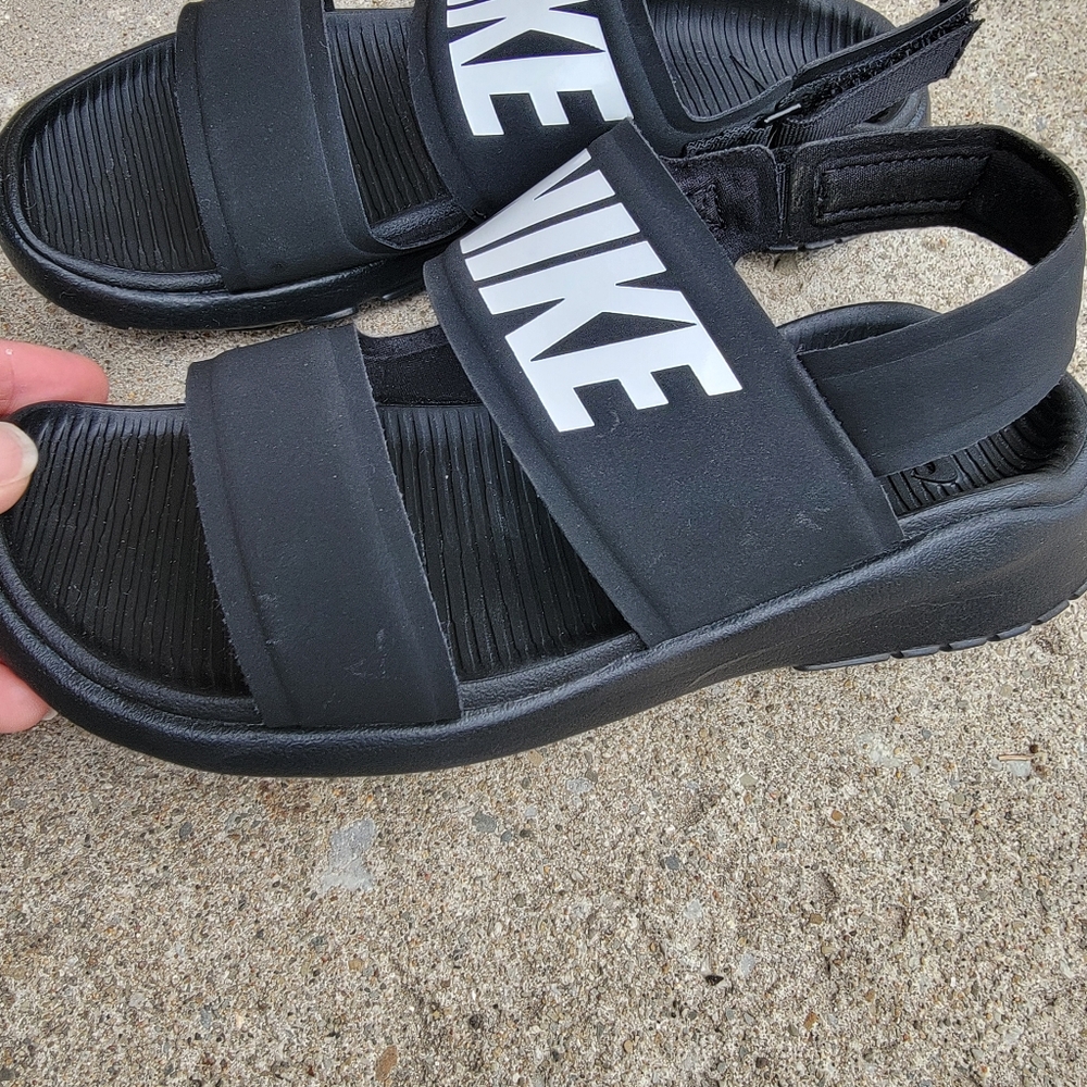 Nike Black White Logo Strap Tanjun Sandals Womens 6 - Picture 3 of 14
